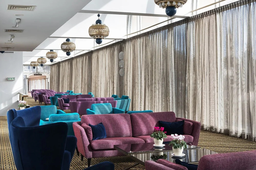 Seven Arches Hotel