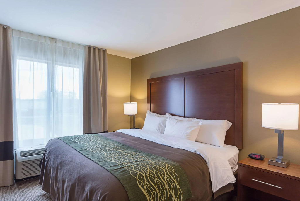 Pennant Hotel & Suites