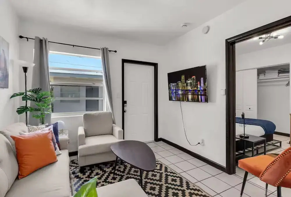 Relaxed Vibe Near Beach Parking Fast Wi-fi