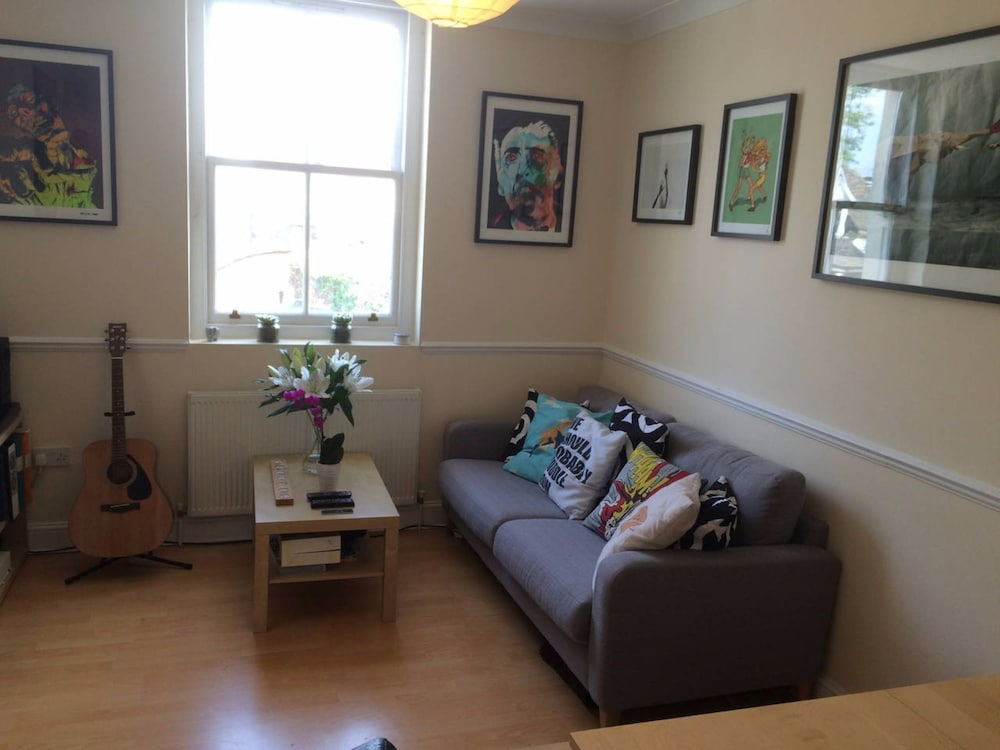 Bright, Modern 1- Bed flat in Camden