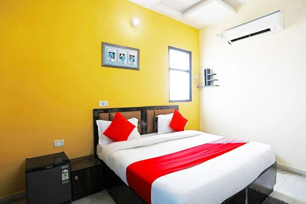 OYO 9382 Hotel Homestay