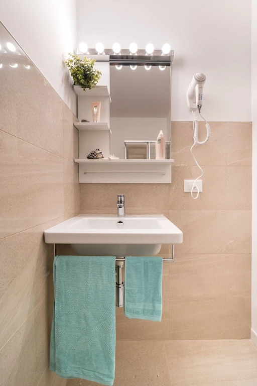 Stylish Residenza Torre Bianca 2 Bedroom Sleeps 6