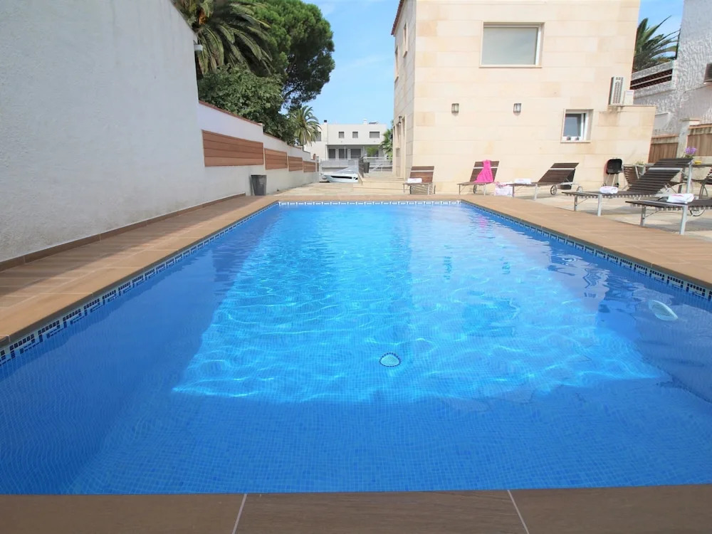 Attractive Holiday Home in Empuriabrava near Beach