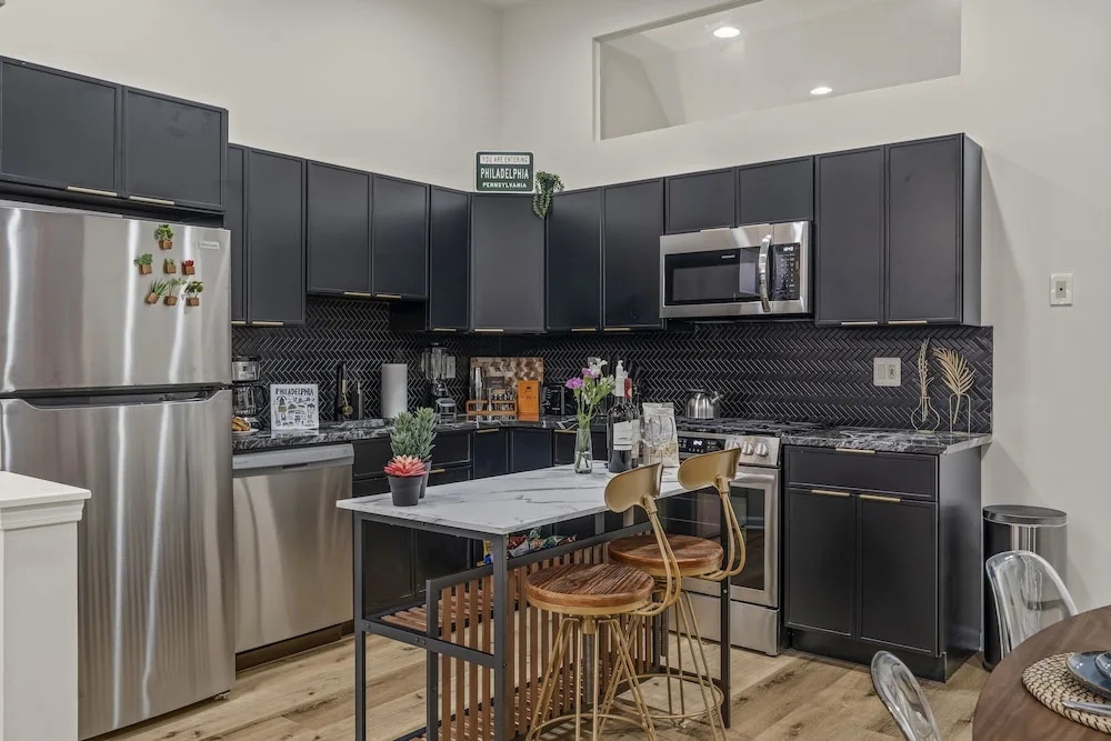Charming Historic Gem Heart of Philly 2B
