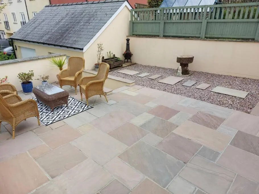 3 Bed Holiday Home in Llandeilo with log burner