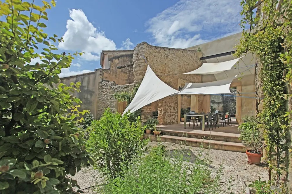 Villa Velleron - Guesthouse in a picturesque village
