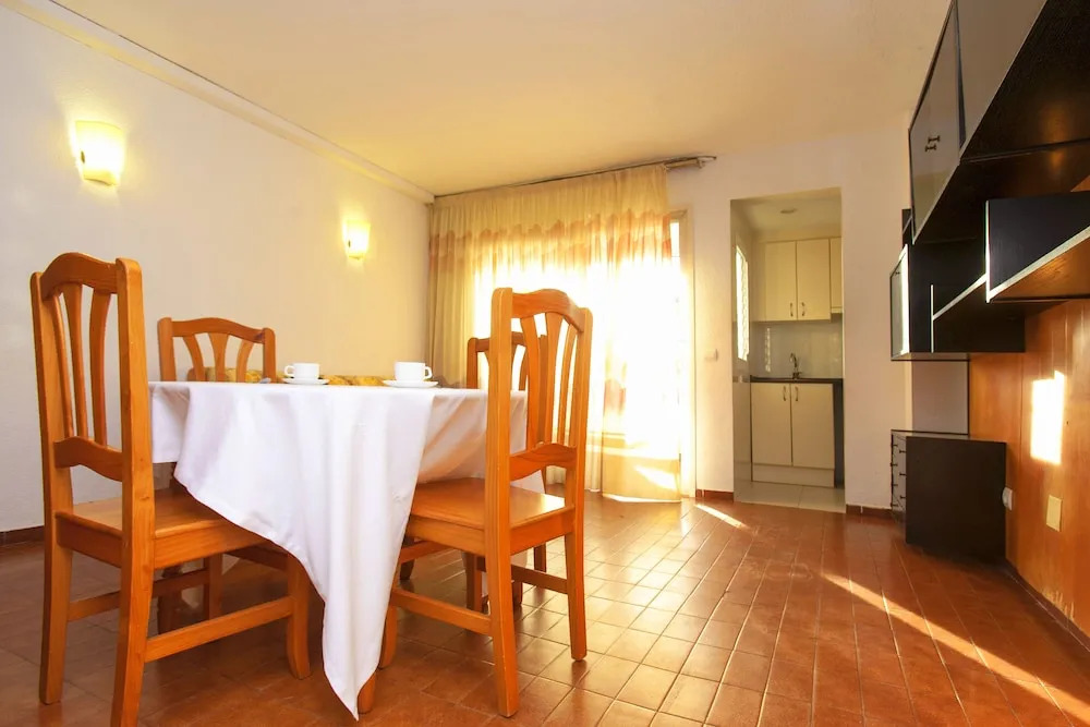 Apartamentos Alboran 24