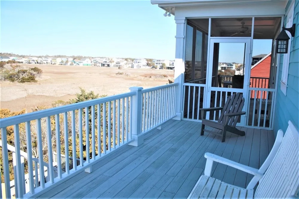 Beach Crew 4 Bedroom Home by RedAwning