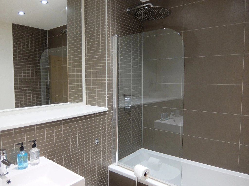 Twickenham Evergreen House by Vantage Apartments