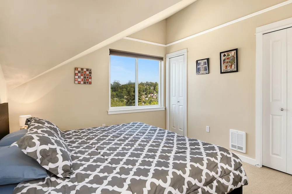 Seattle Vacation Home: Life's A Game