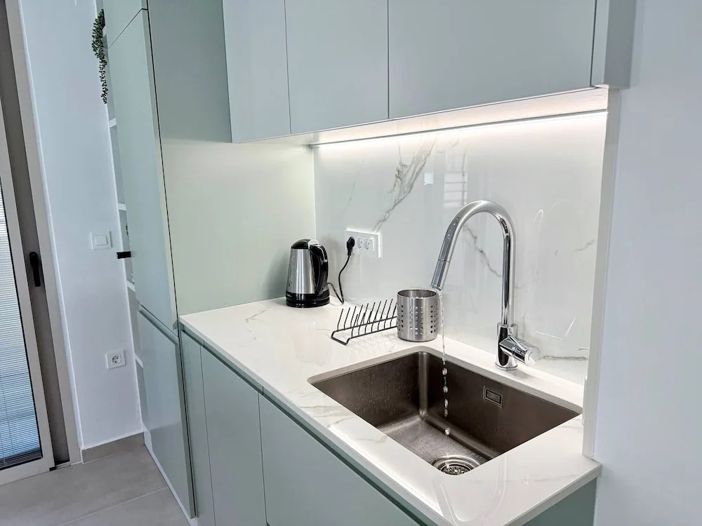 Azure Loft - 3min Walk to Beach, 10min to Old Town