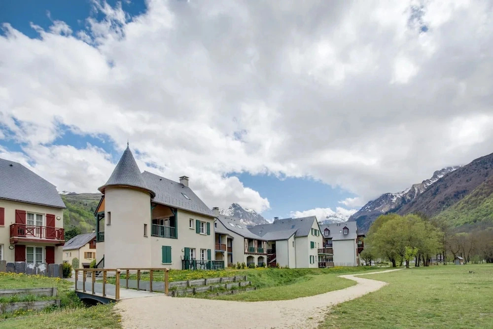 Family Stay With Nearby Gondola Access