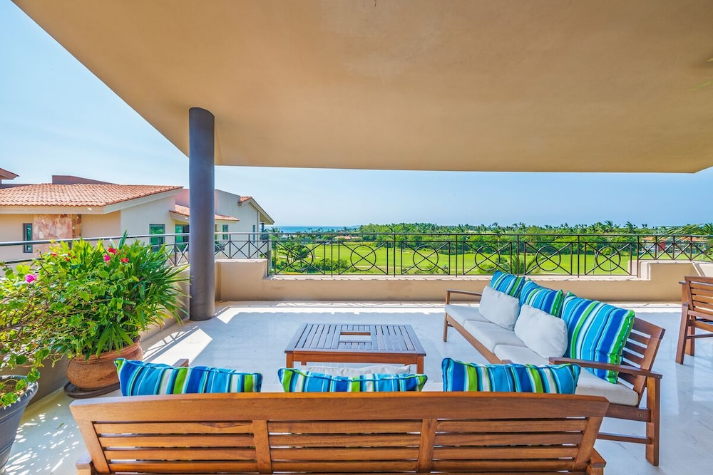 Beautiful 3 Bedroom Condo