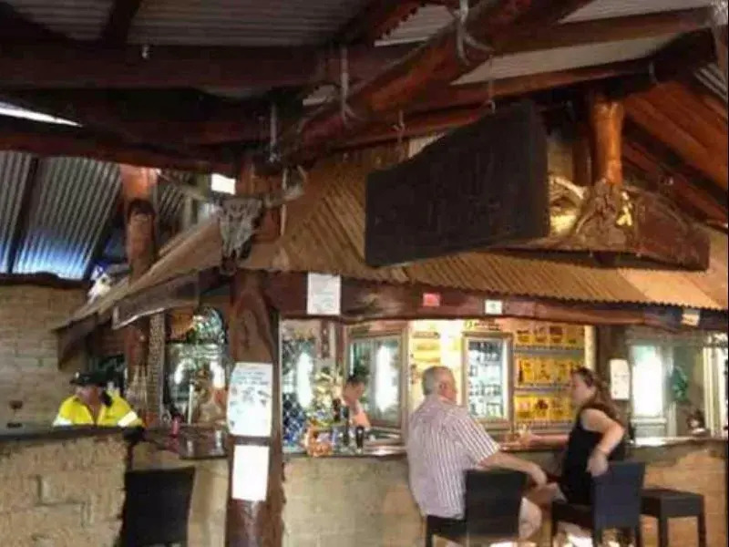 Lazy Lizard Tavern and Caravan Park Cabins