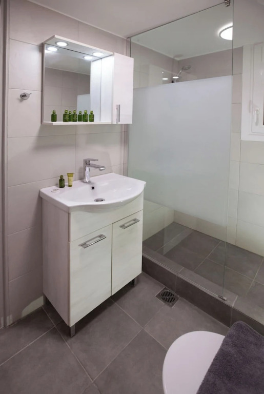 Beautiful apt near the sea by GHH