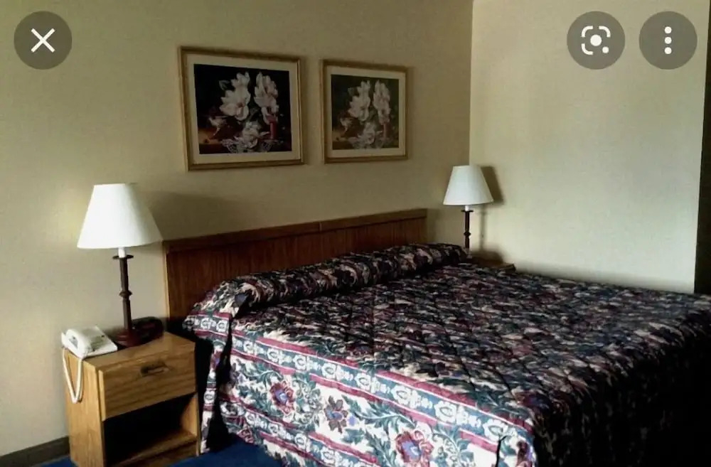 Super 9 Motel