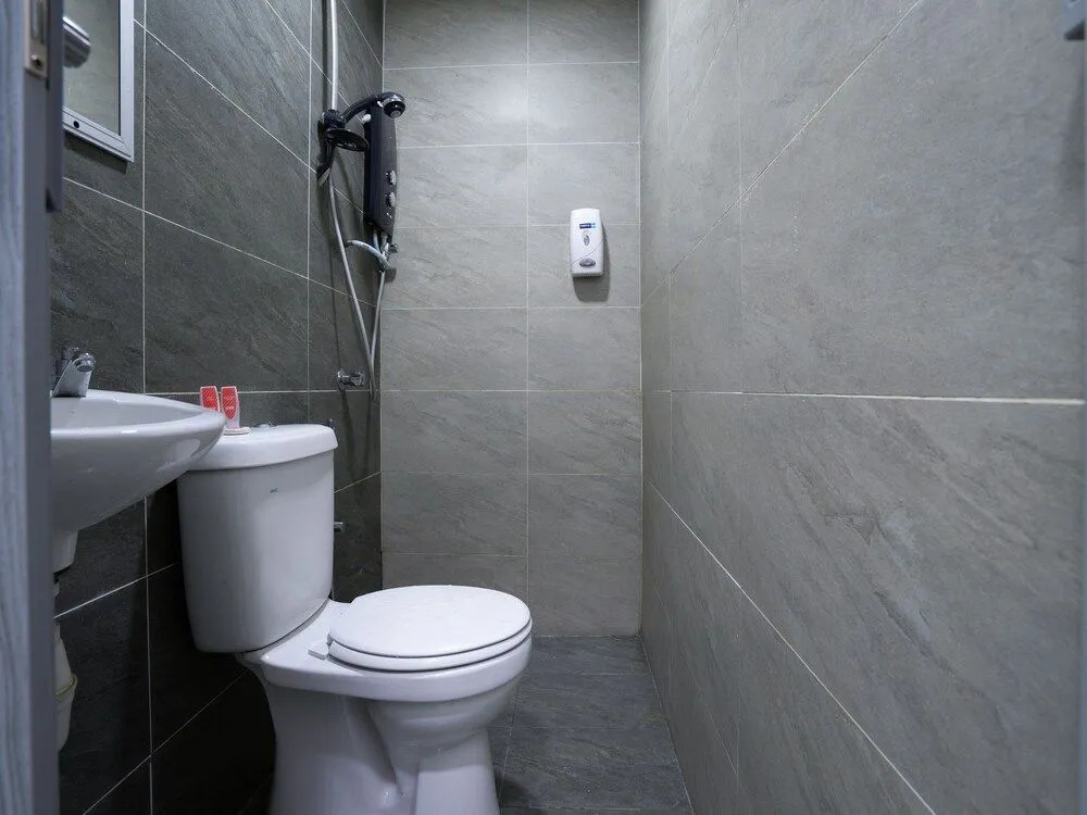 OYO 44093 VRM Hotel