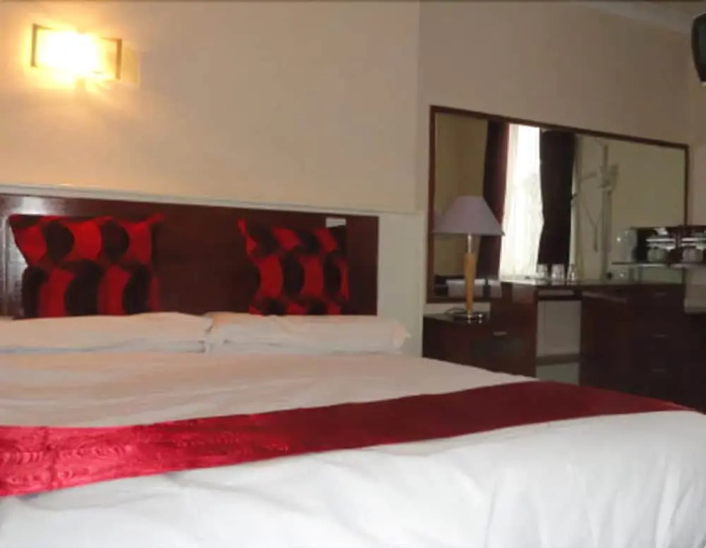 Clifton Court Hotel