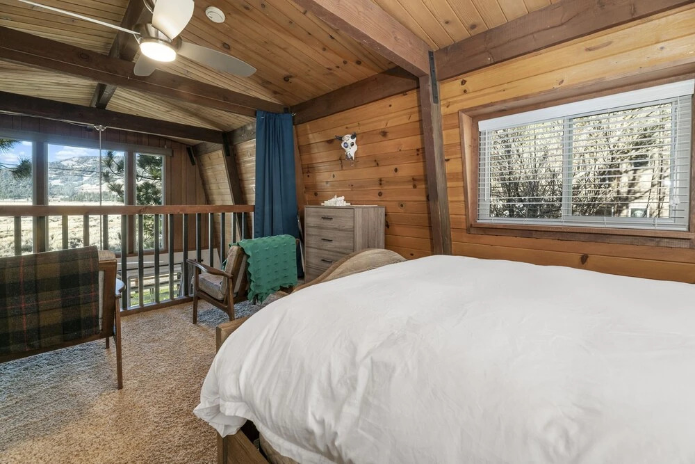 Big Bear Lookout Lodge - Luxurious Mountain Home, Just A Short Drive To Big Bear's Attractions. 3 Bedroom Cabin