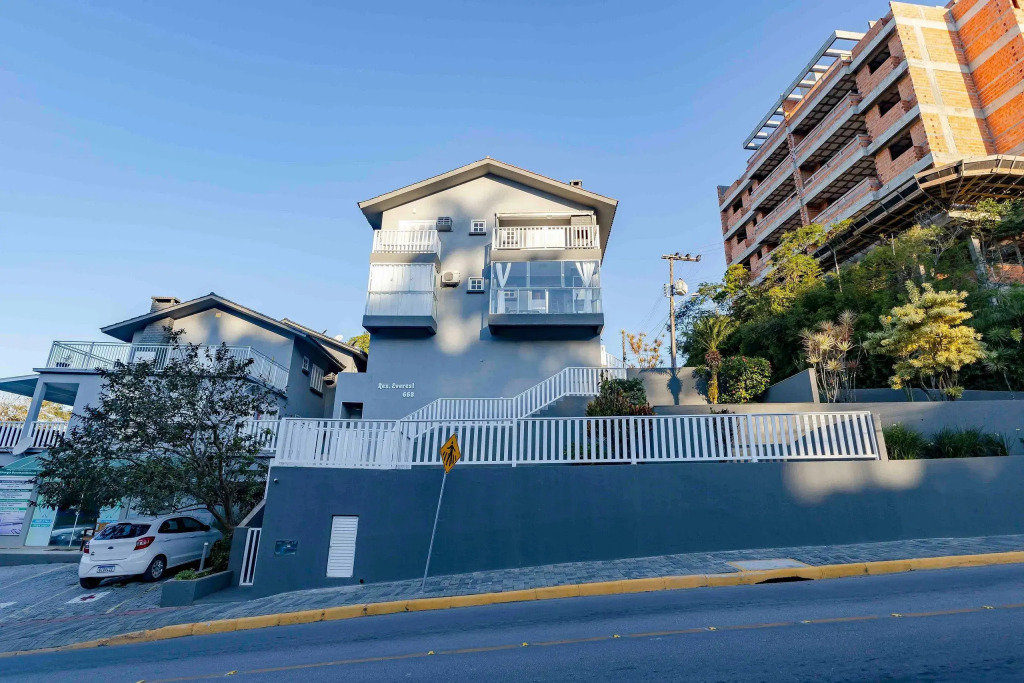 Duplex a 150 metros da Praia de Bombinhas