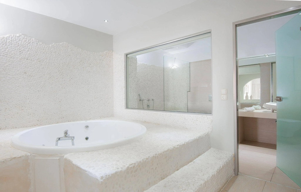 Splendour Hotel and Suites