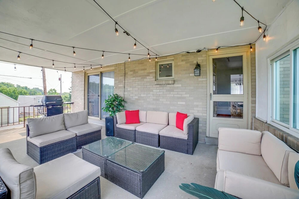 3 Mi to Downtown: Pittsburgh Home w/ Balcony!