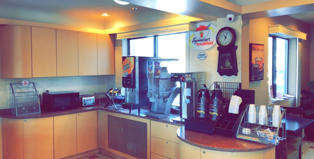 Super 8 by Wyndham Hartford