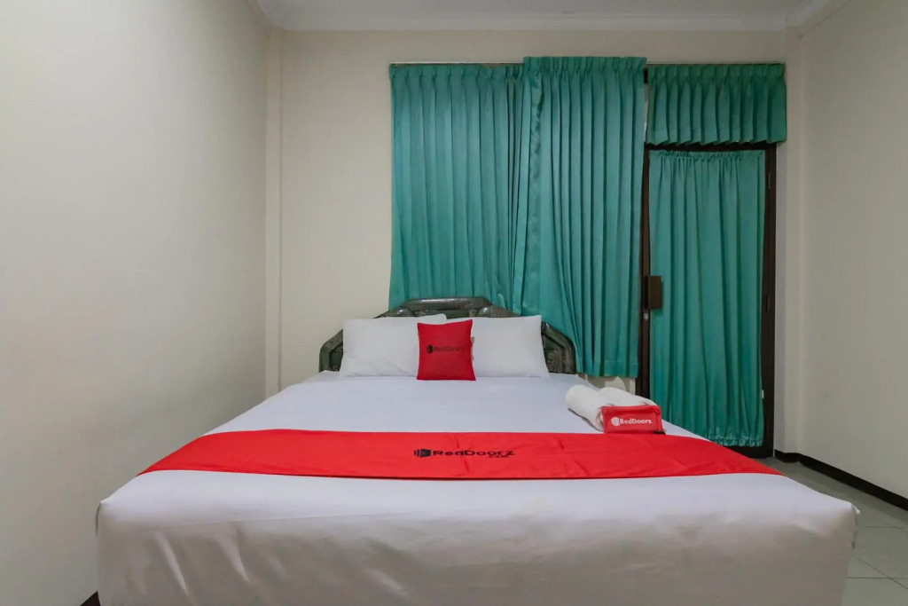 RedDoorz near Tegalega Bandung