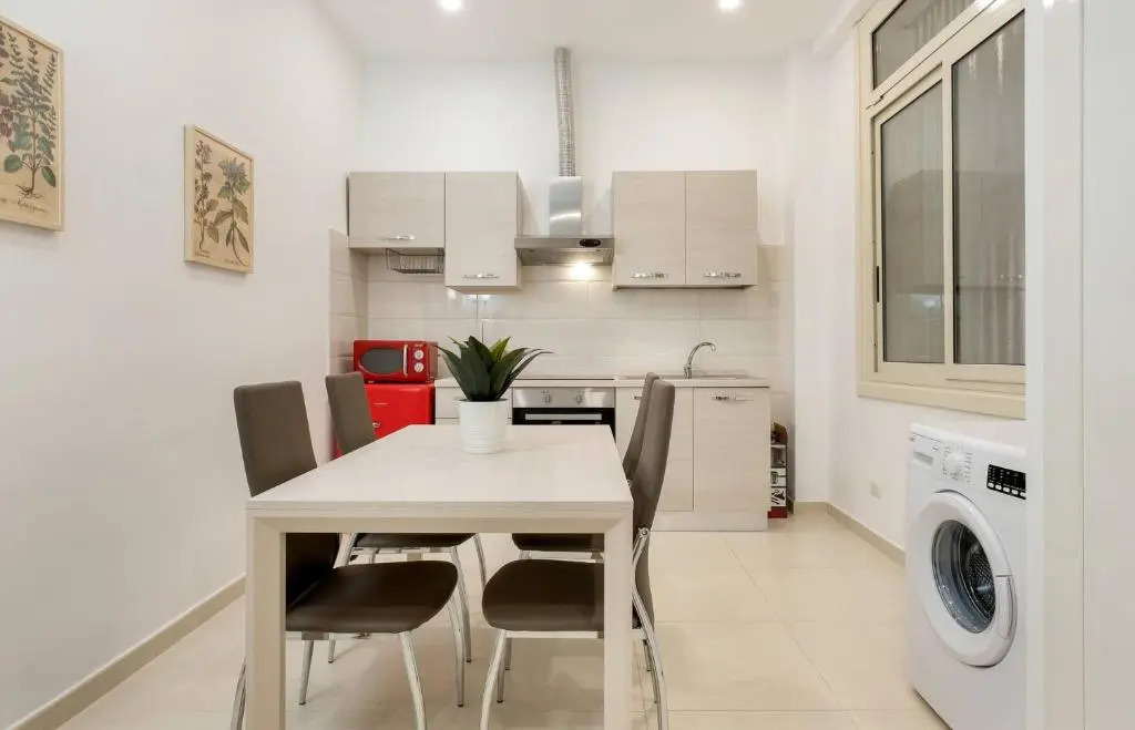 Iflat Lovely And Bright 2 Bed Flat Near Termini