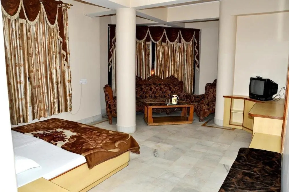 Hotel Kirti Plaza