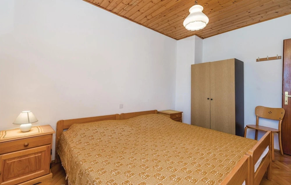 Awesome Home in Barbat-rab With Wifi and 3 Bedrooms