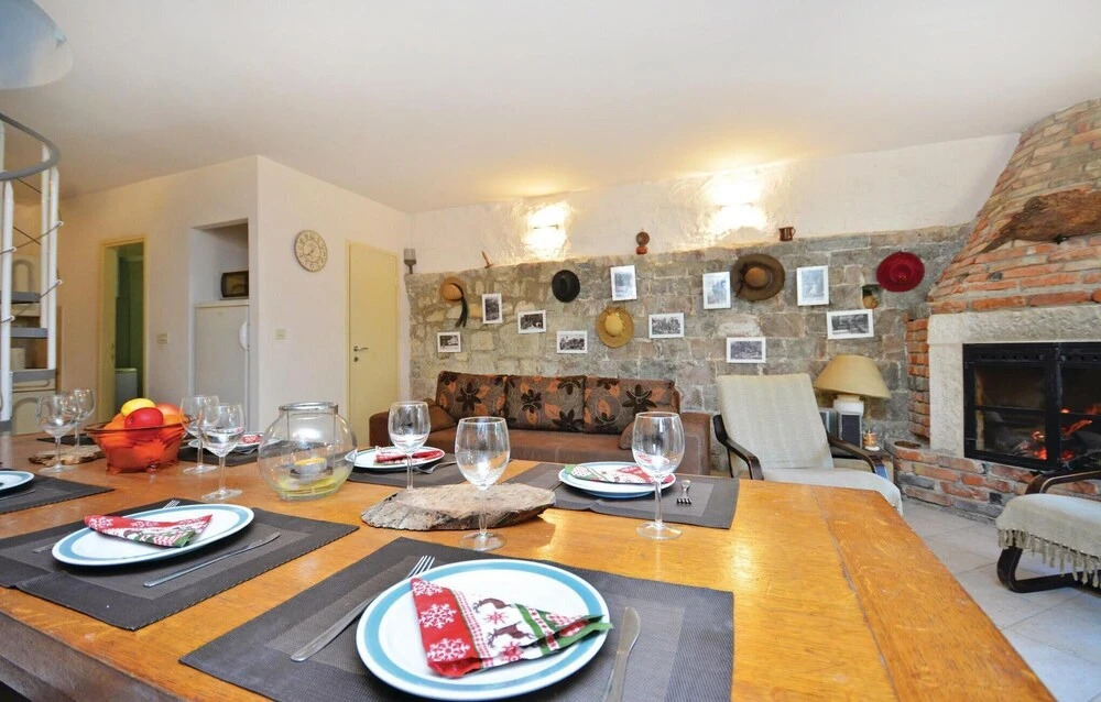 Nice Home in Podstrana with Hot Tub, WiFi & 4 Bedrooms