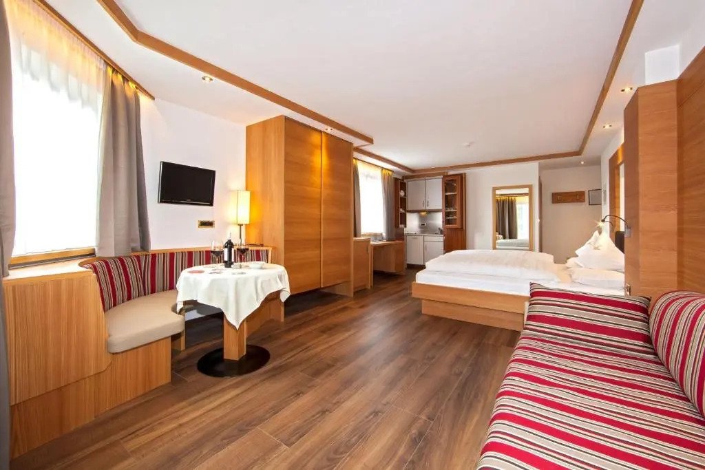 Aghel Suites & Apartments