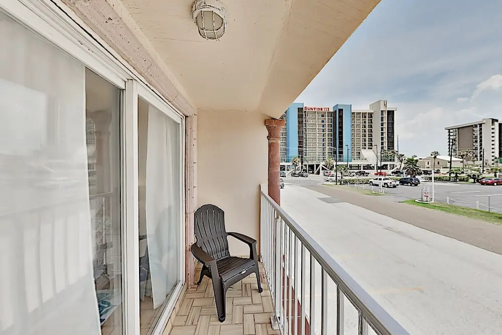 Charming At The Dolphins W/ Pool & Hot Tub 2 Bedroom Condo