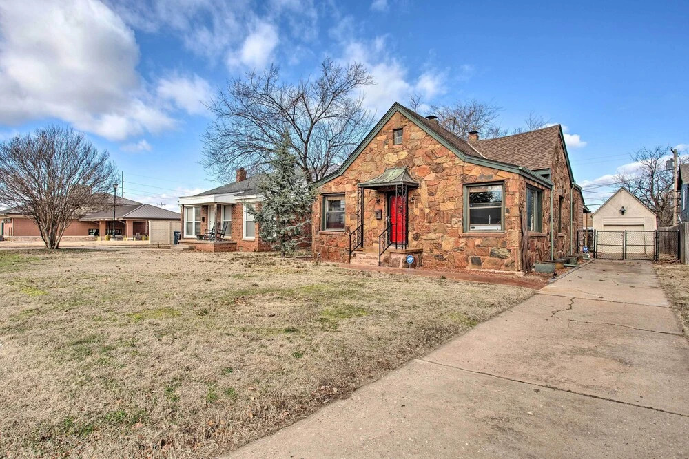 Pet-friendly OKC Home w/ Yard ~ 5 Mi to Dtwn!