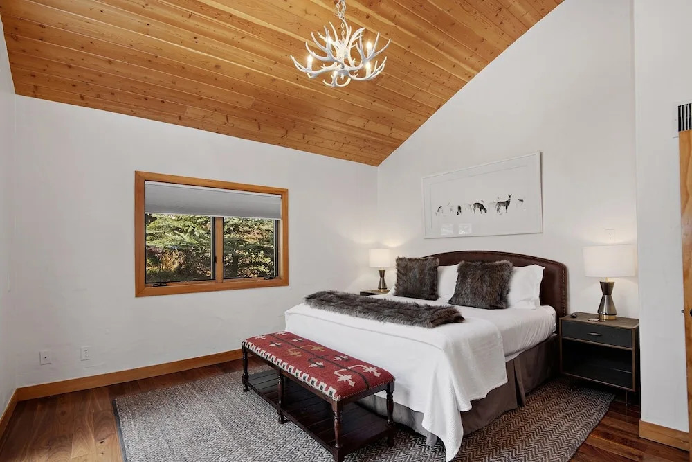 2109 B Chamonix 4 Bedroom Home by RedAwning