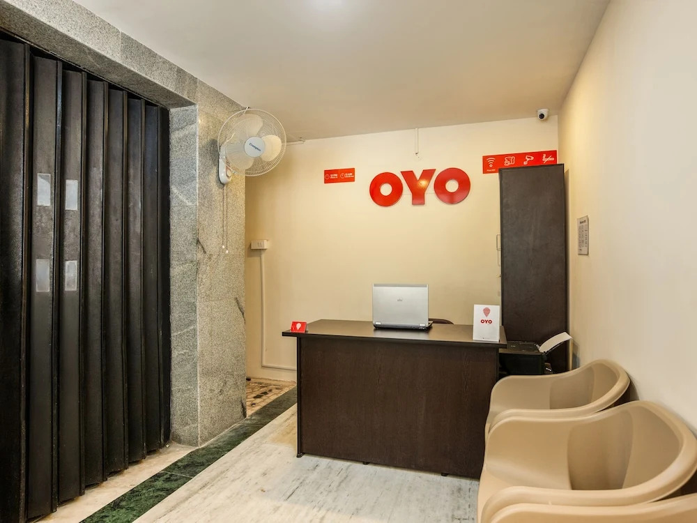 OYO 39342 Beehive Inn