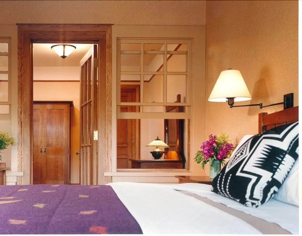 Roycroft Inn