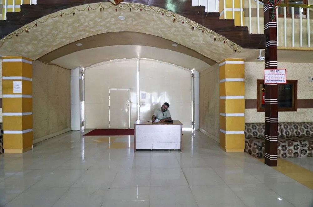 OYO 23419 People's Club