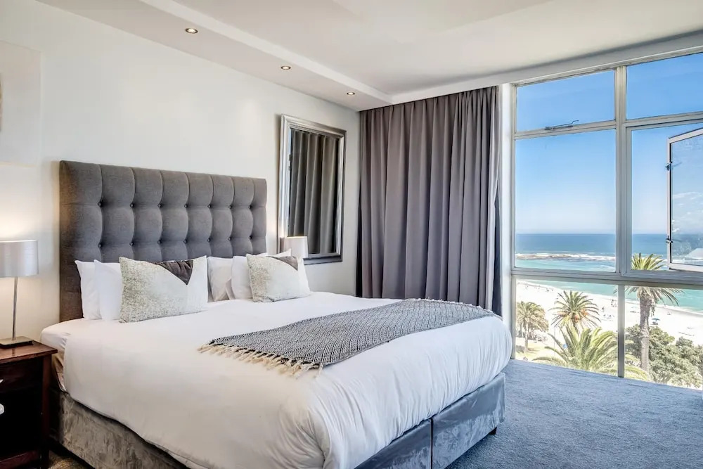 Camps Bay Beachside 2bed w Sea View Cloud 9