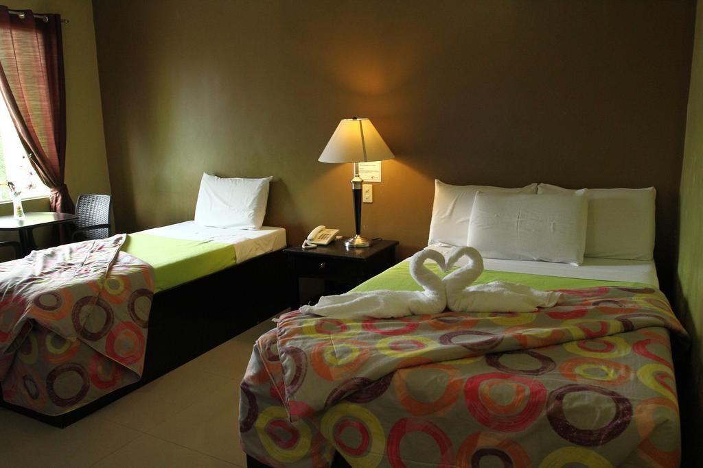 Hotel Camila 2