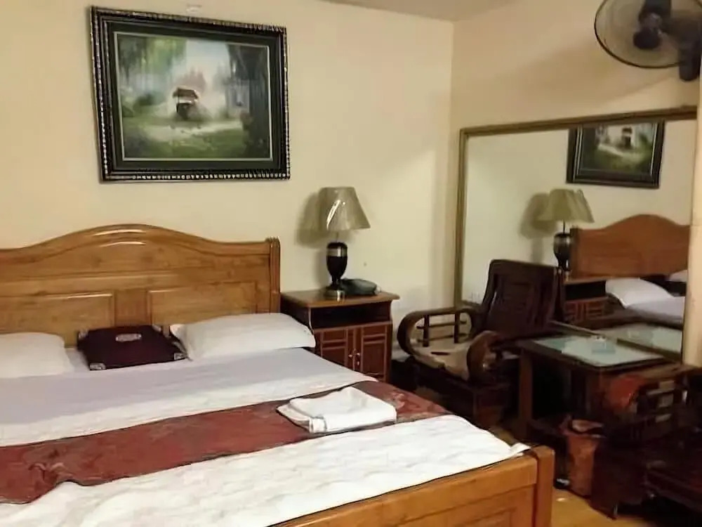 Hoàng Gia Hotel -150 Nghi Tàm HN - by BAY LUXURY