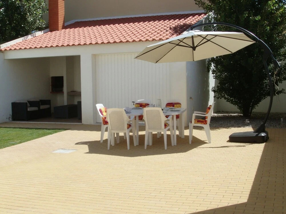 Modern Villa in Sao Martinho do Porto With Swimming Pool