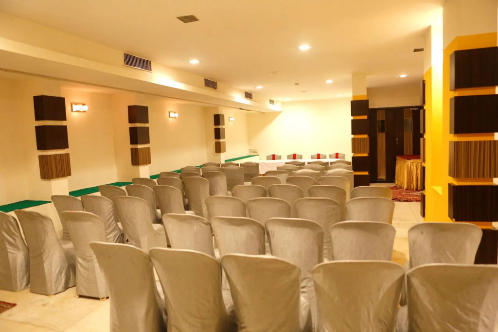 Click Hotel Yuvraj