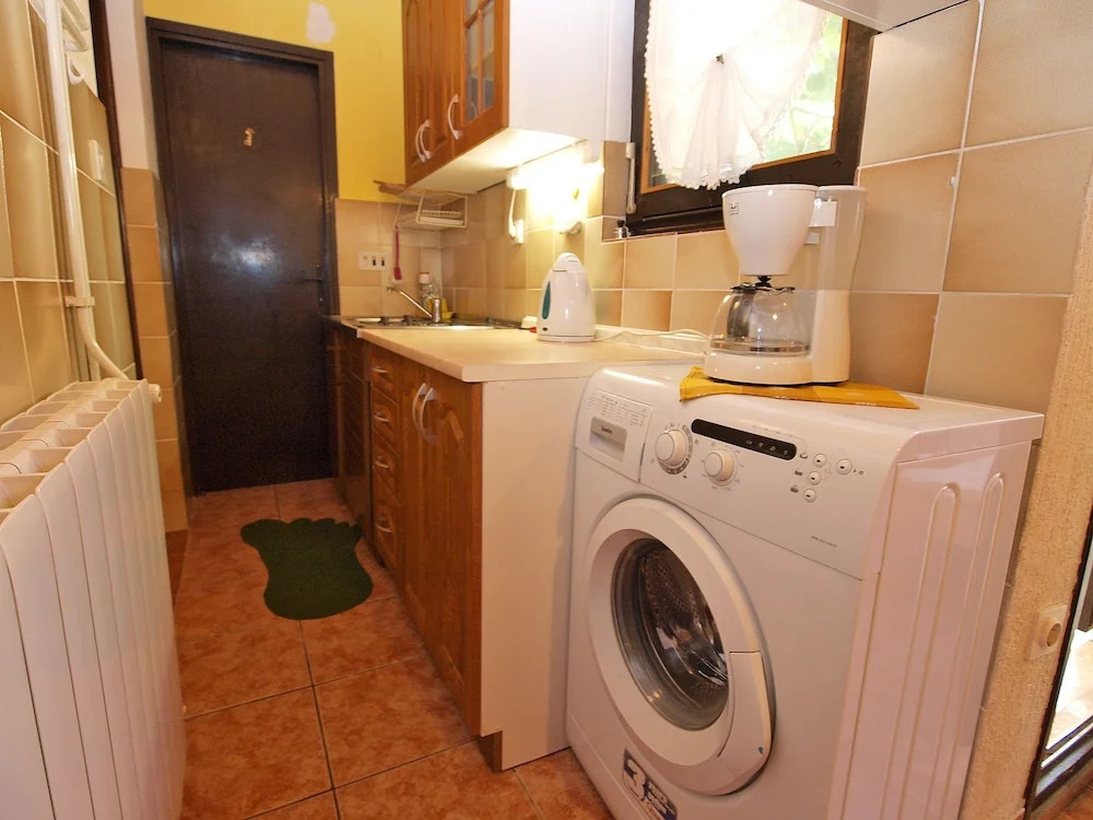 Apartment 875