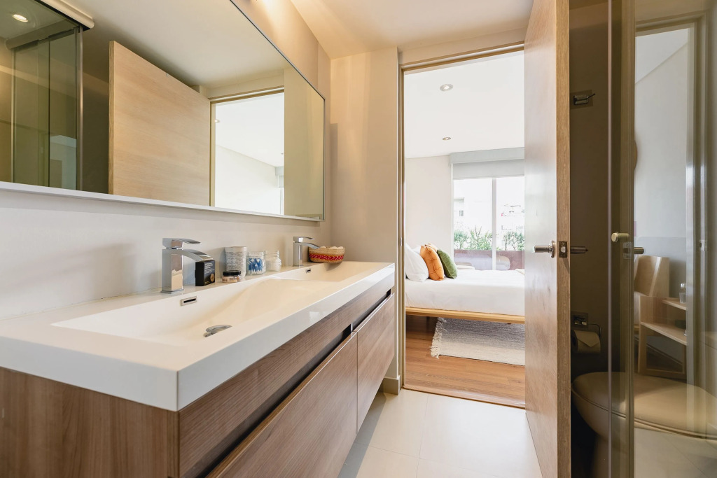 Artsy, Hi-Tech Condo in the Heart of Roma