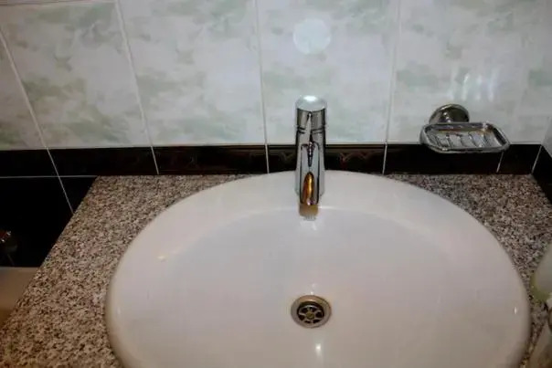 Apartment On Prospekt Kirova з окремими кімнатами та балконом