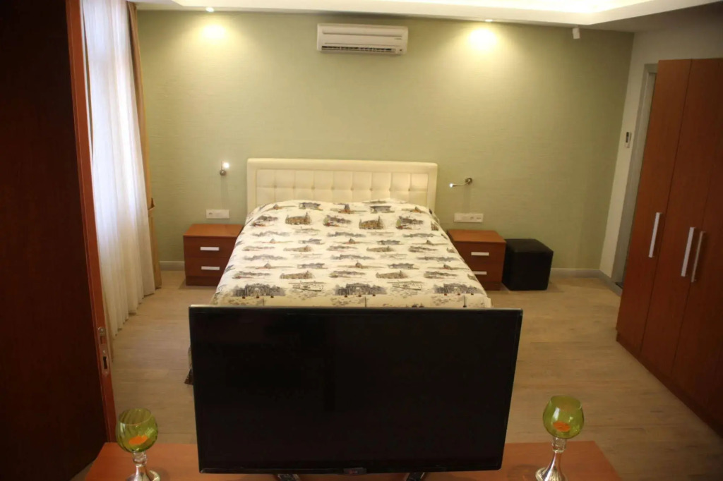 Honey House Apartment