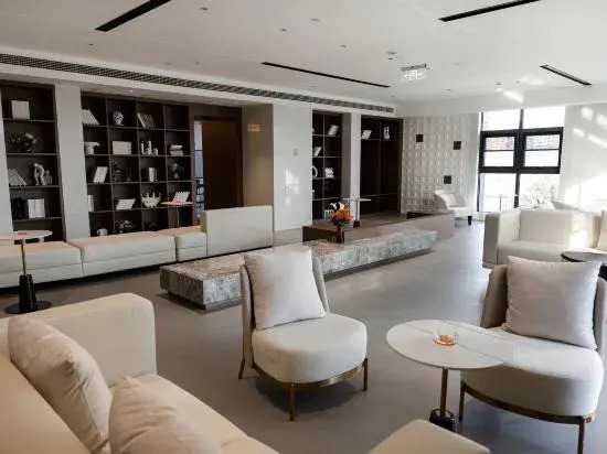 Vienna Classic Hotel (Gongyi City Government&Business School Branch)