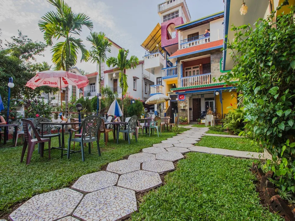OYO 12902 Home Colourful Studio Home Candolim